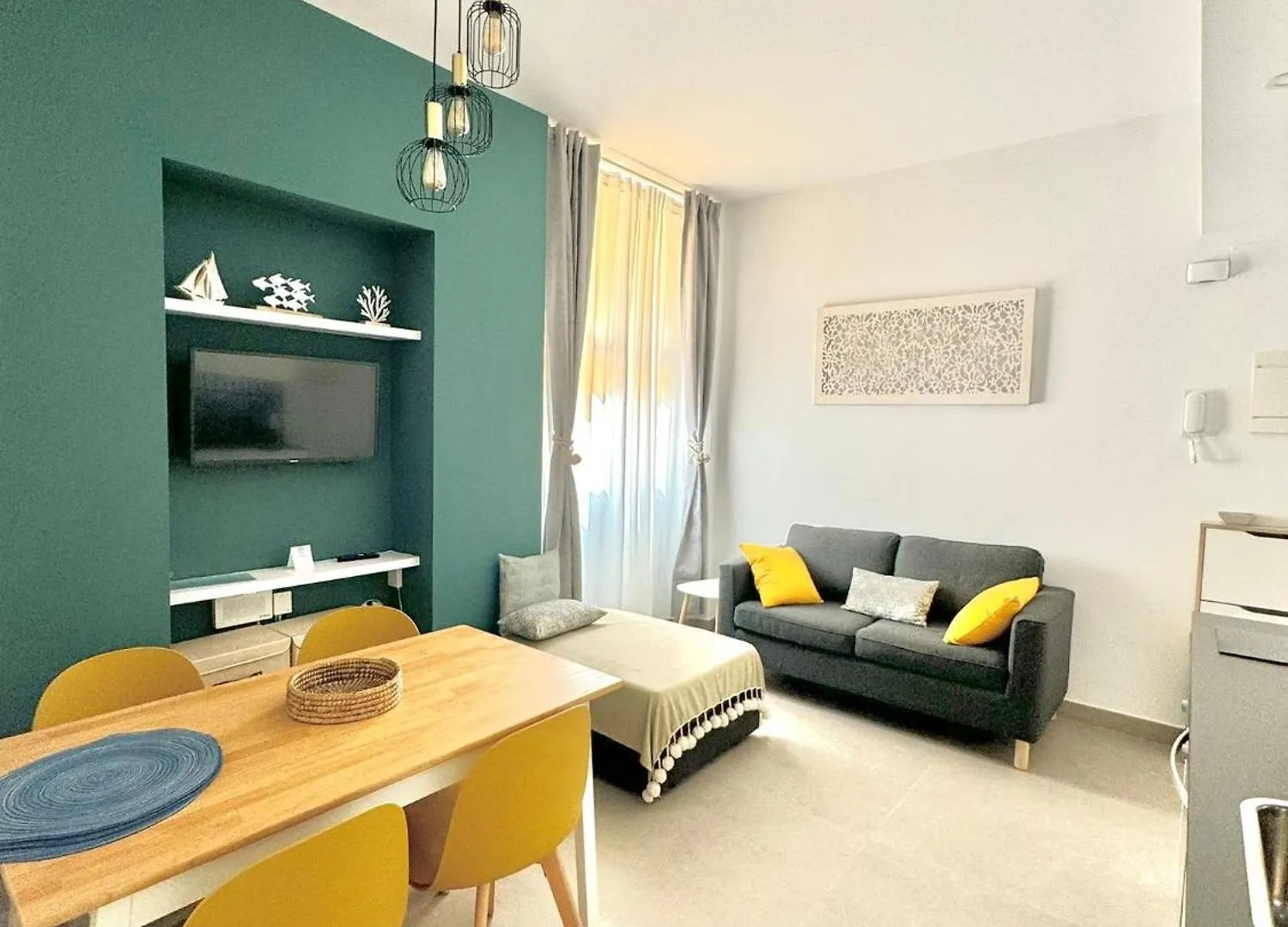 Apartment Suite Homes Alice Valentin Malaga