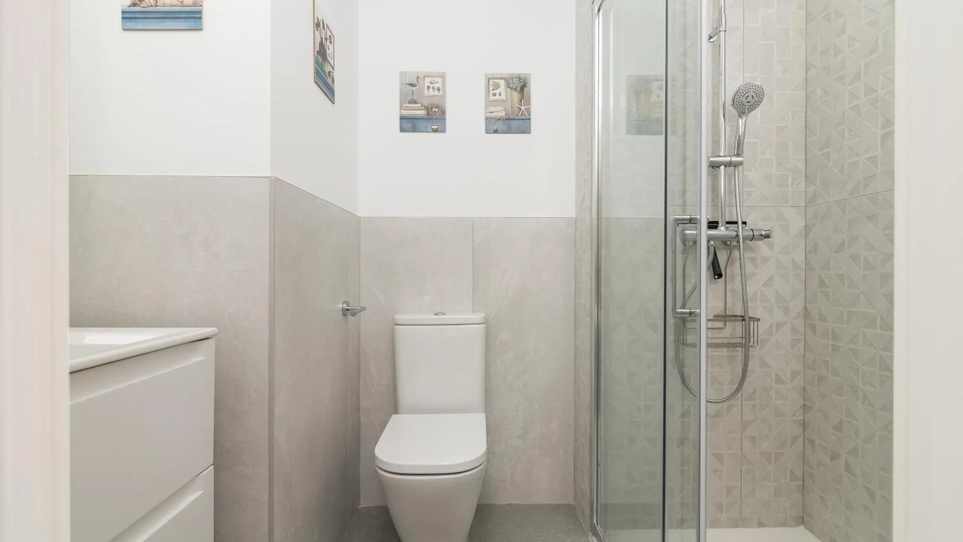 Apartment Suite Homes Alice Valentin Malaga